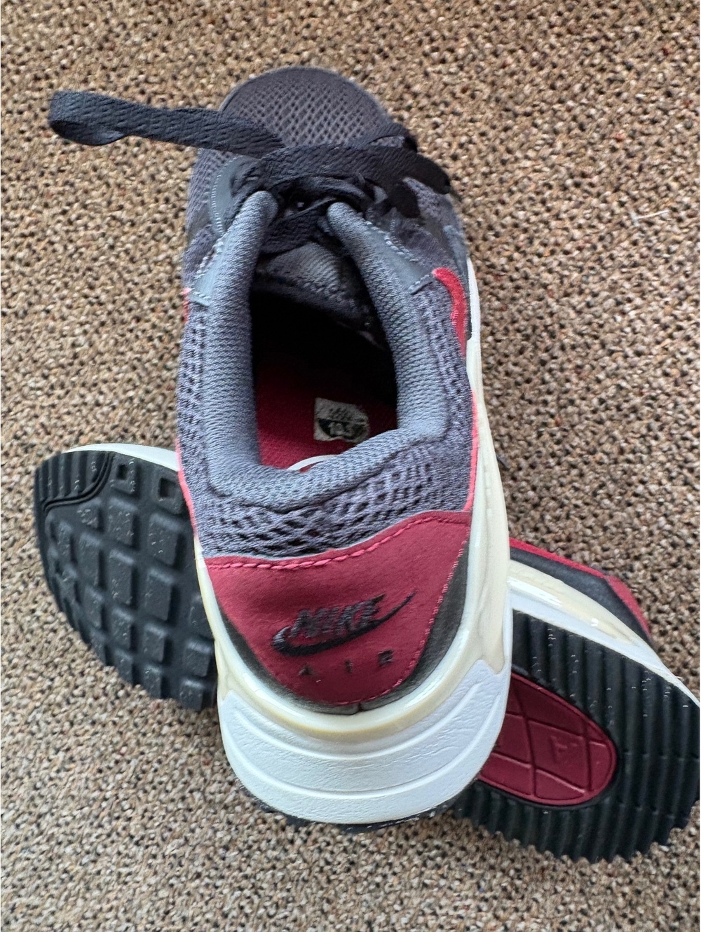 Nike Air Max Men's Sneakers Size 10.5 Gray and Red - Picture 4 of 6